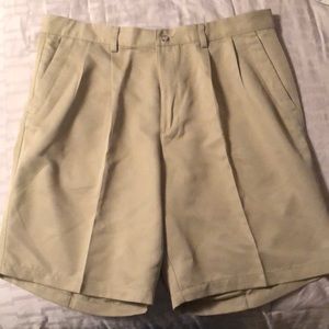 Men’s Dockers golf khaki shorts, size 38